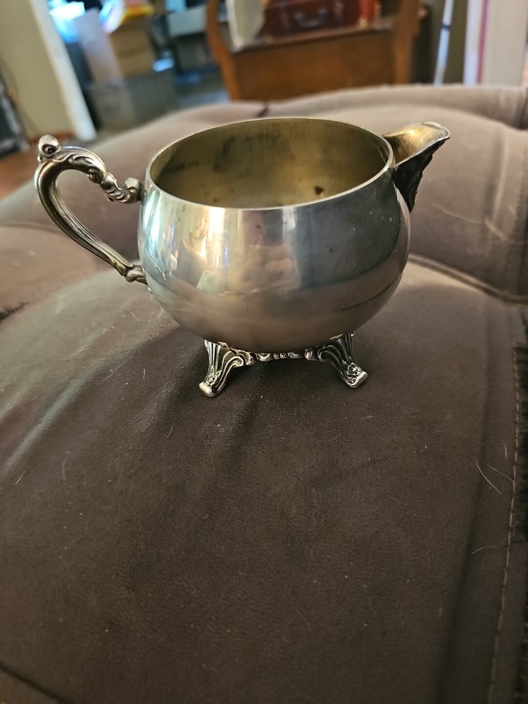 Oneida Sugar and Creamer Set