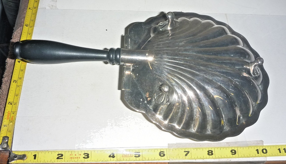 Vtg Oneida Silver Plate Clam Shell Tri-Footed Crumb Catcher/Silent Butler