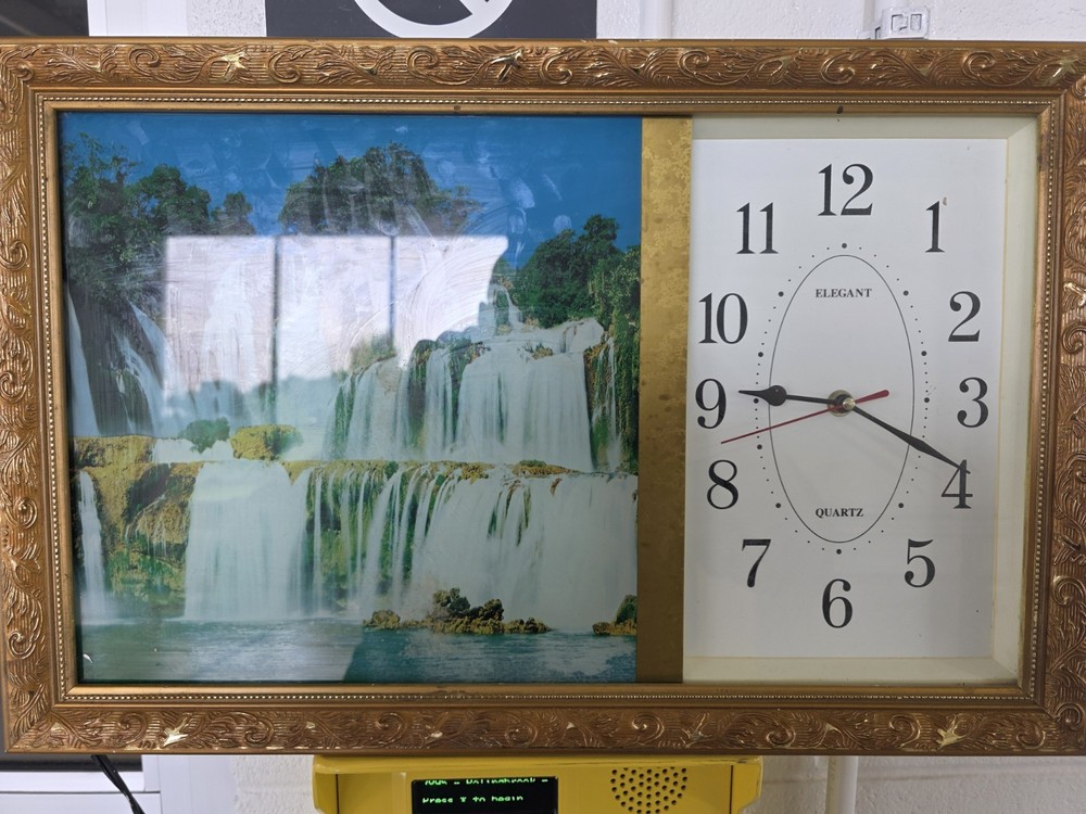 Elegant Quartz Motion Clock