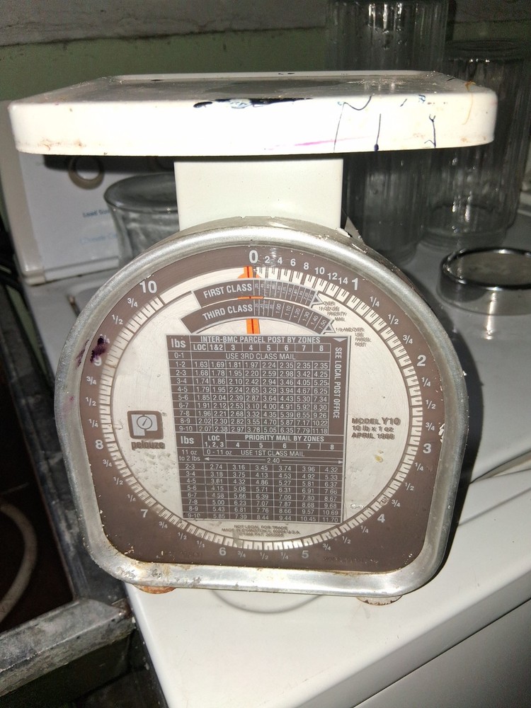 Vintage Pelouze Postal Scale.