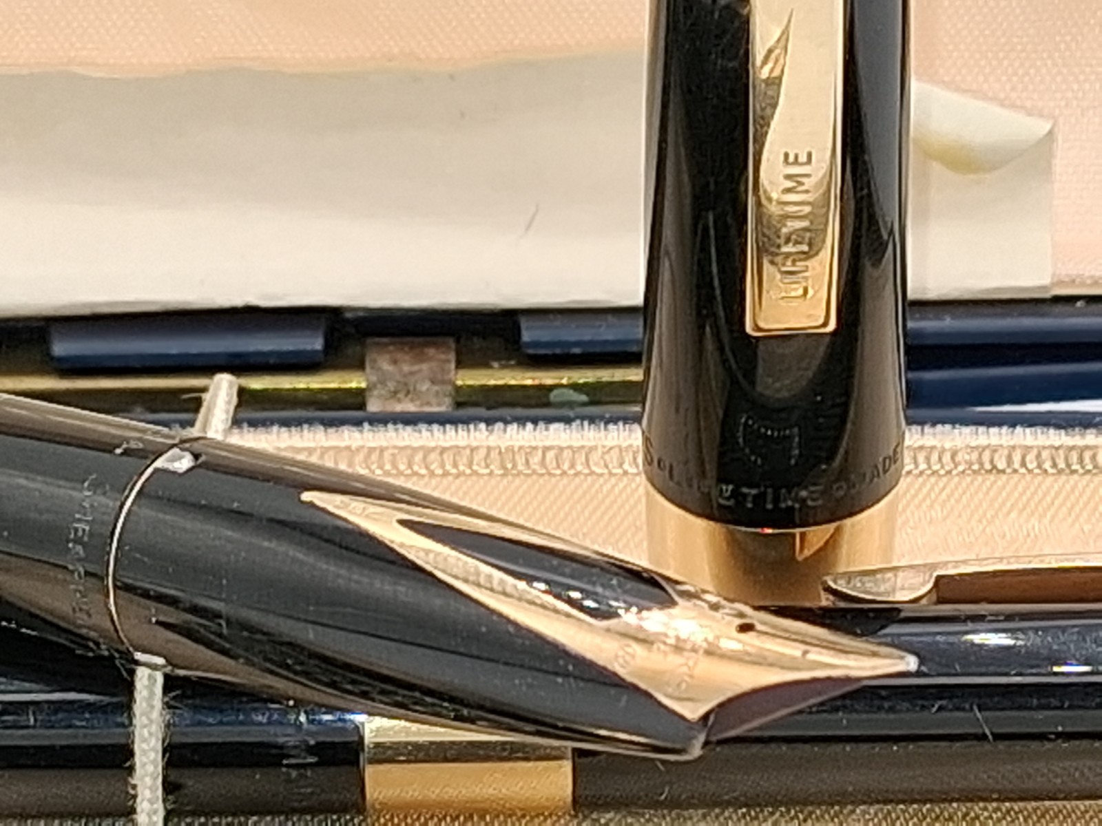 Vintage Sheaffer's Silver & Black Fountain Pen/Pencil Set w Original Case