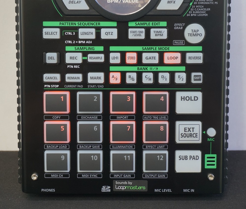 Roland SP-404A Linear Wave Sampler Black Production Sampler / Drum Machine