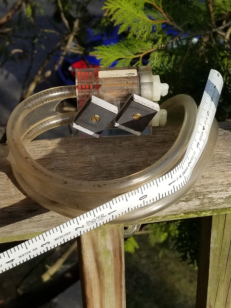 SLACK TUBE MANOMETER DWYER 1211