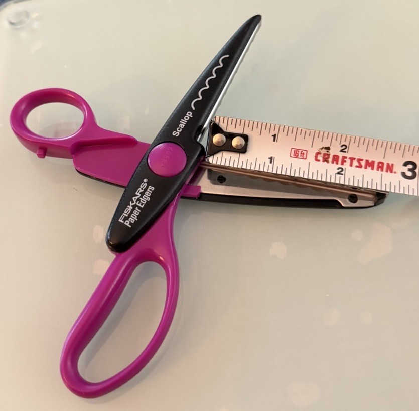 FISKARS Decorative Paper Edging Craft Scissors - Scallop Pattern