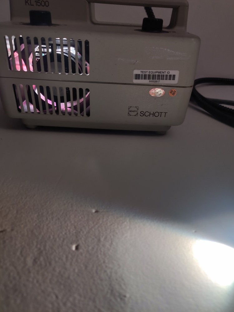 SCHOTT KL 1500 electronic Cold Light Source With Light.