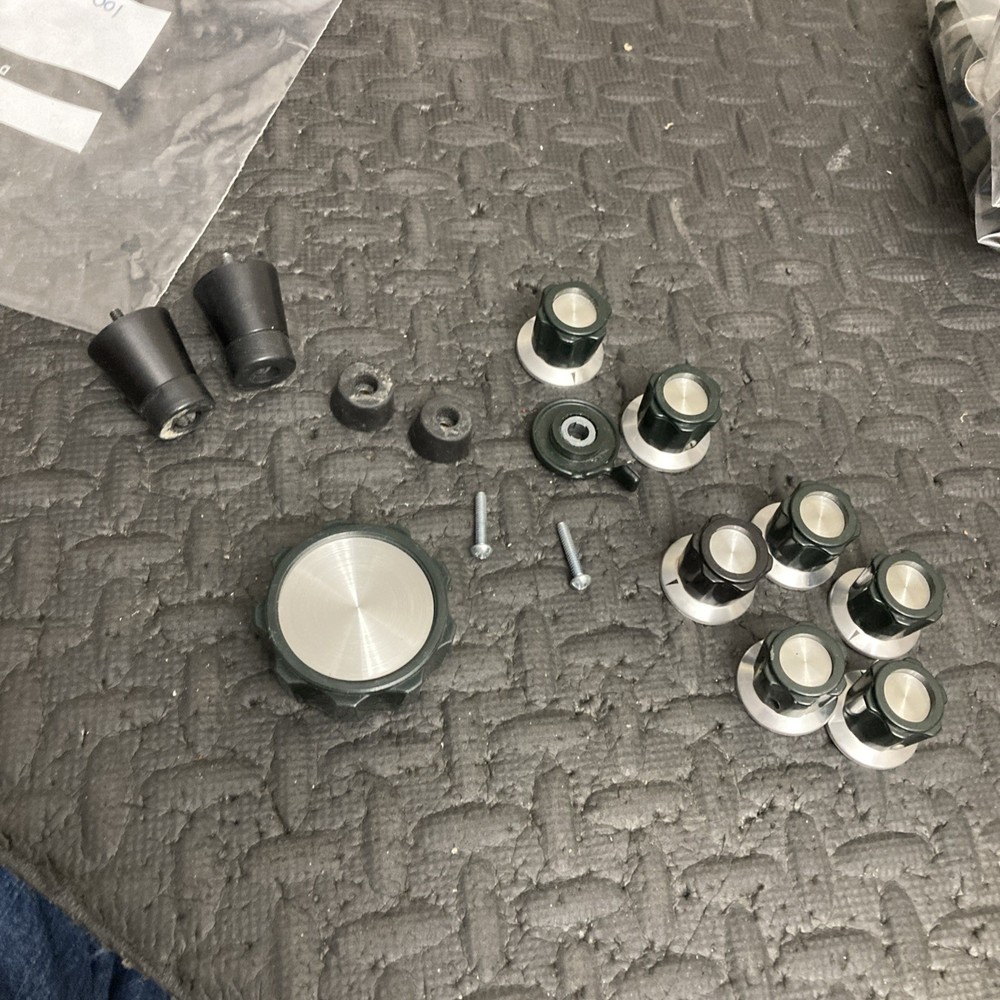Heathkit SB-100 Knobs And Feet