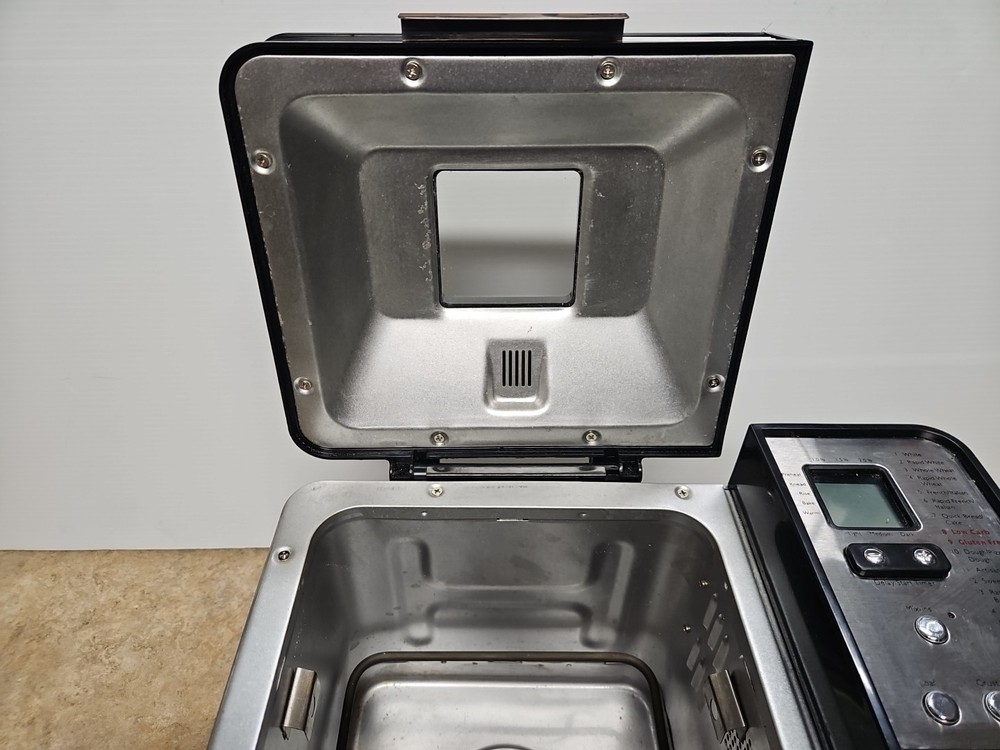 CUISINART CBK-200 Bread Maker 2-Pound Programmable Stainless Steel