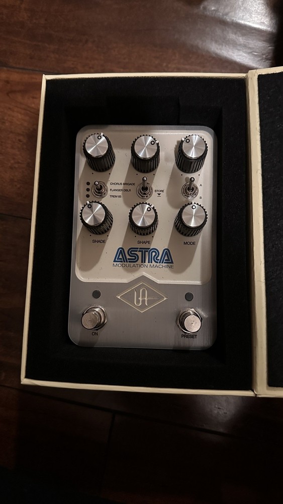 Universal Audio Astra Modulation Pedal Open Box