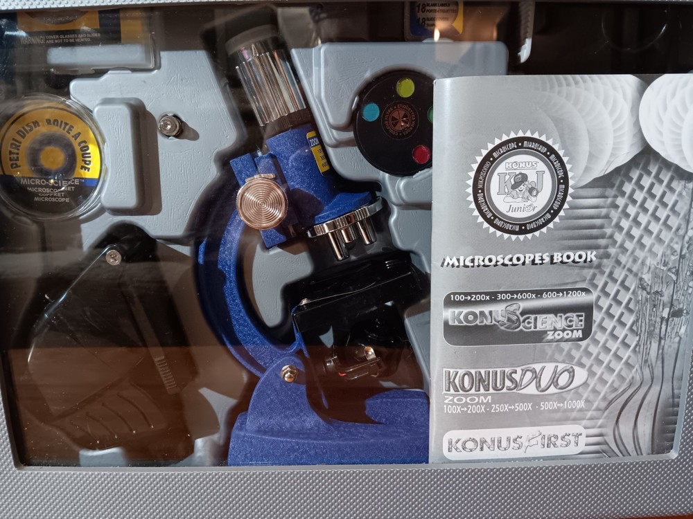 Konus KonuScience Zoom Microscope w/Projector Accessory Kit & Carrying Case