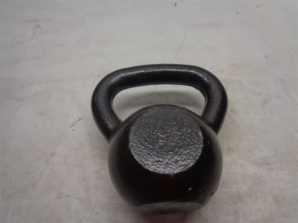 20 LB Everyday Essentials All-Purpose Solid Cast Iron Kettlebell