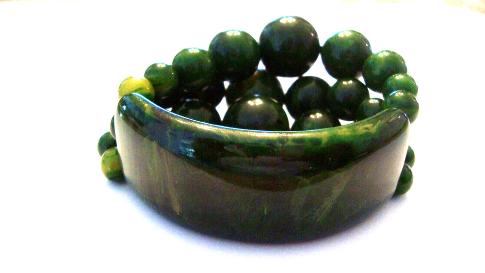 Beautiful Vintage Green Marbleized Stretch Bakelite Bangle Bracelet