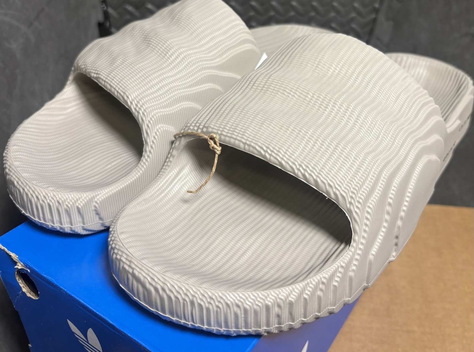 ADIDAS Adilette 22 Slides MENs Size 10 NEW W Box/Tag Light Brown FREESHIP HQ4670