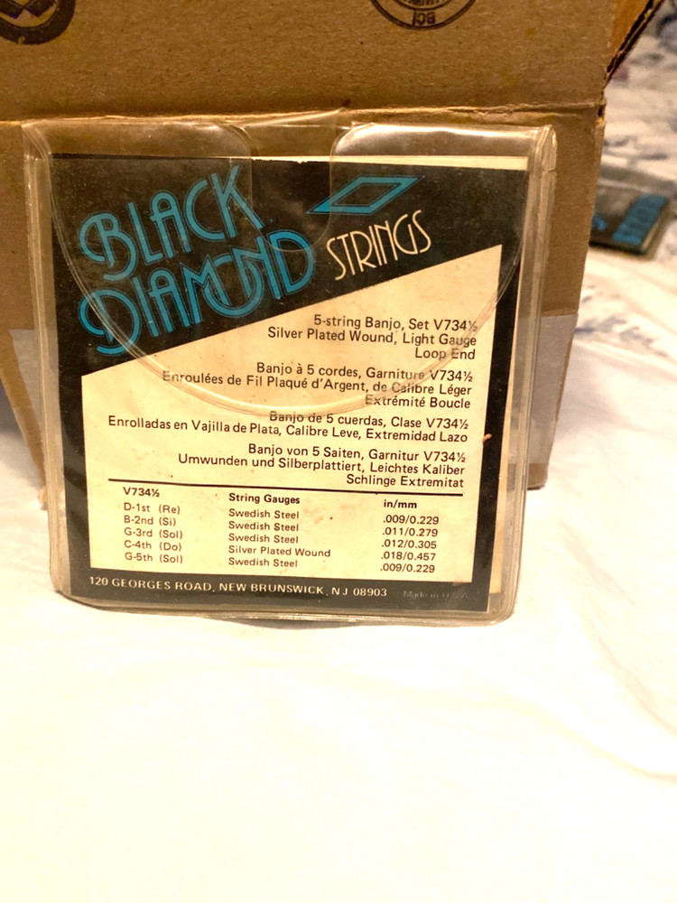 Black Diamond Light 5 String Banjo Strings V734 1/2