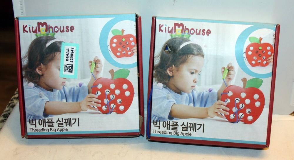 2 Wooden Lacing Apple-Shaped Threading Toy
