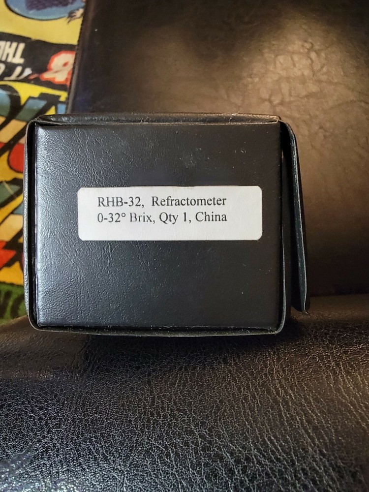 PORTABLE HAND HELD BRIX REFRACTOMETER. 0-32% (BRIX) RANGE, WITH CASE