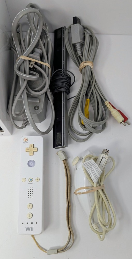 Nintendo Wii White Console GameCube Compatible Bundle w/ 10 Games - Tested!