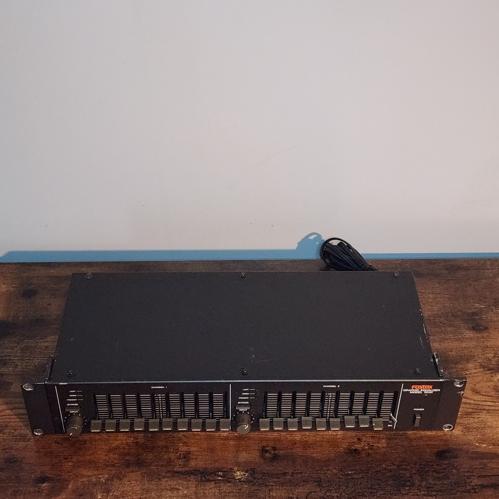 Fostex Model 3030 Dual Channel Graphic Equalizer Rack Mount – Powers On