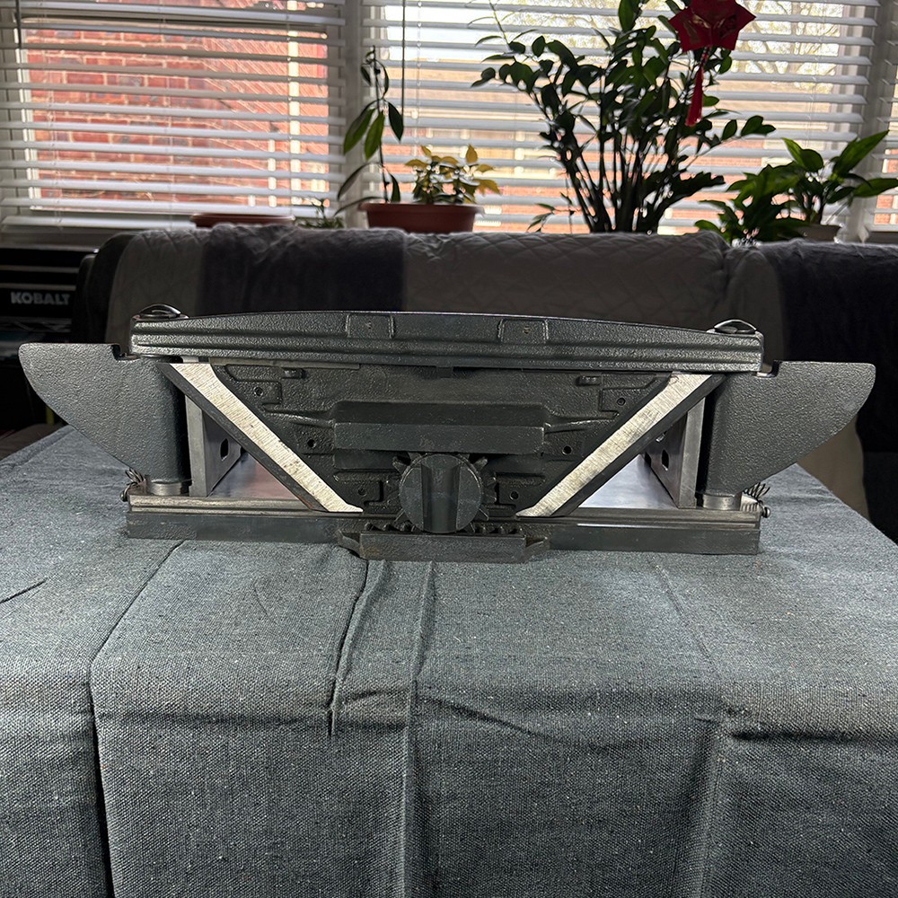 Grizzly Miter Trimmer With Measuring Attachment