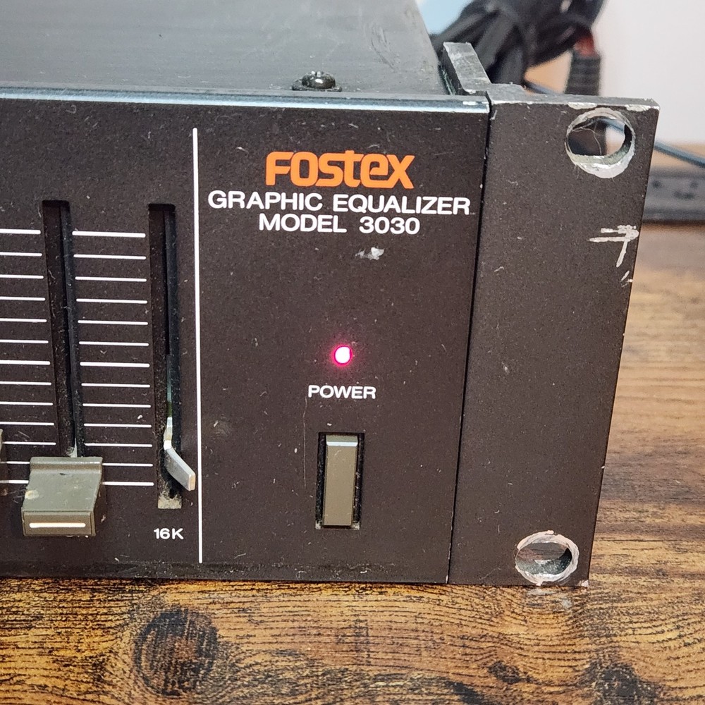 Fostex Model 3030 Dual Channel Graphic Equalizer Rack Mount – Powers On