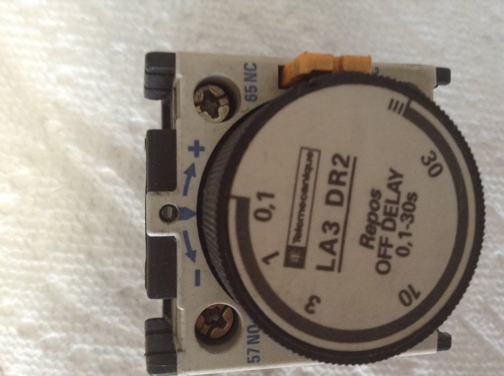 Telemecanique LA3 DR2 Timer
