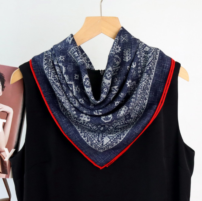70% Cashmere 30% Silk Scarf Neckerchief Shawl totem Print Bandana 68X68cm Wrap