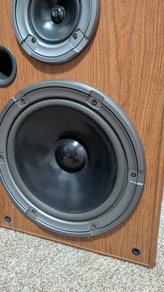 Technics Vintage Speaker Cabinets With Speaker Wire And Amplifier Receiver