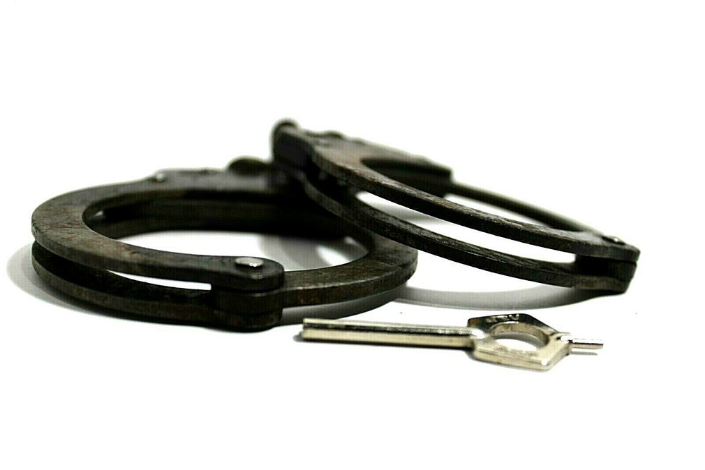 Smith & Wesson M100-1 Handcuffs With Key