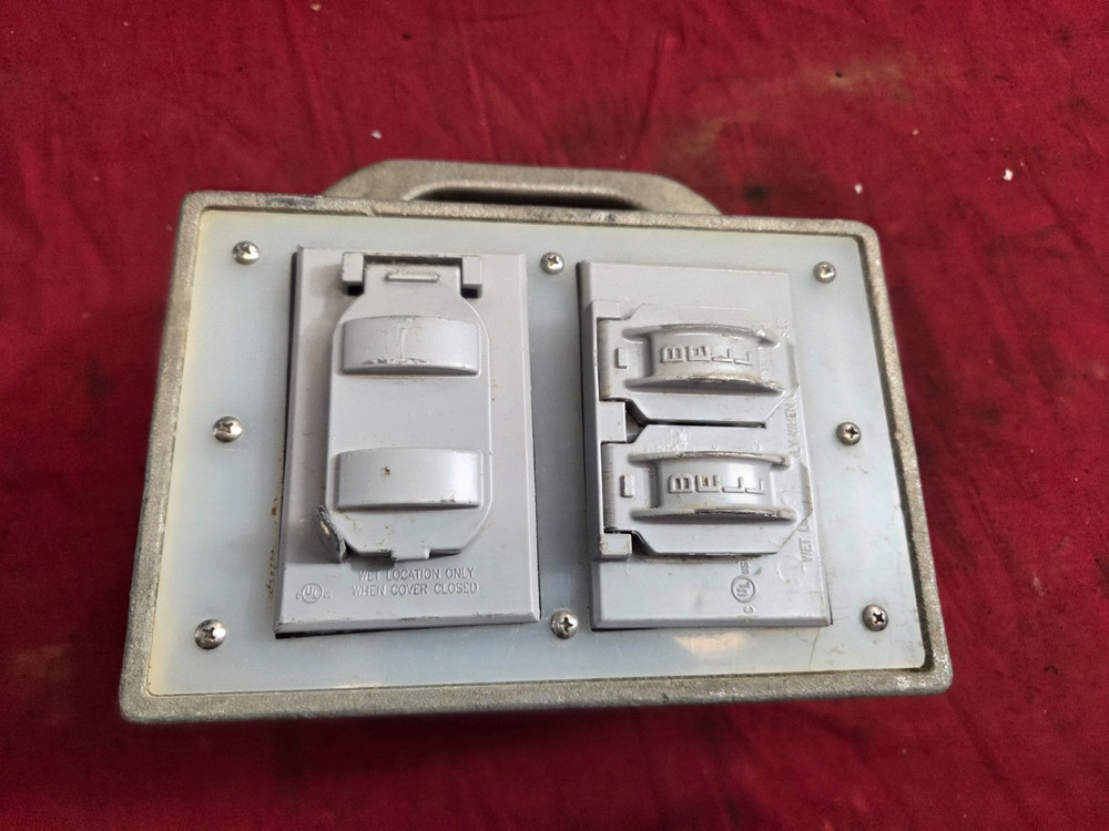 SPIDER JUNCTION BOX , NO PART #, MISSING ONE COVER SEE PICTURES