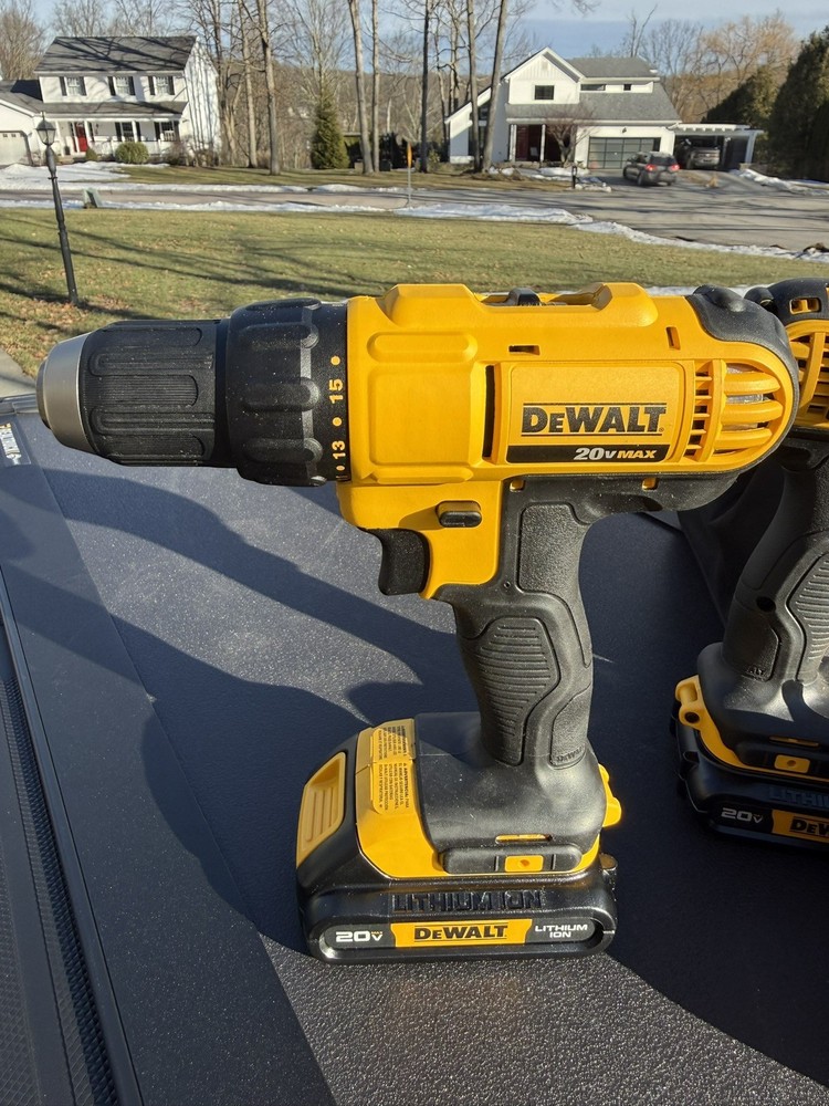 DEWALT DCK240C2R 2-Tool Combo Kit (1.3 Ah)