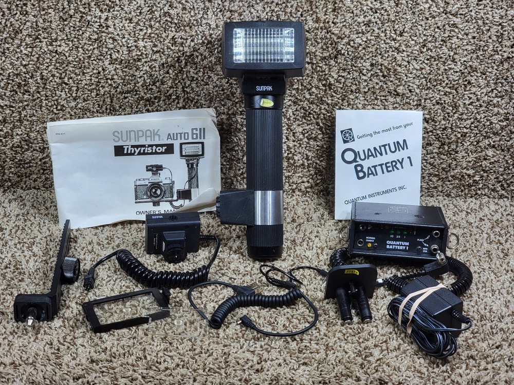 SunPak auto 611 Thyristor Flash Bundle Vintage + Quantum Battery 1 adapter READ