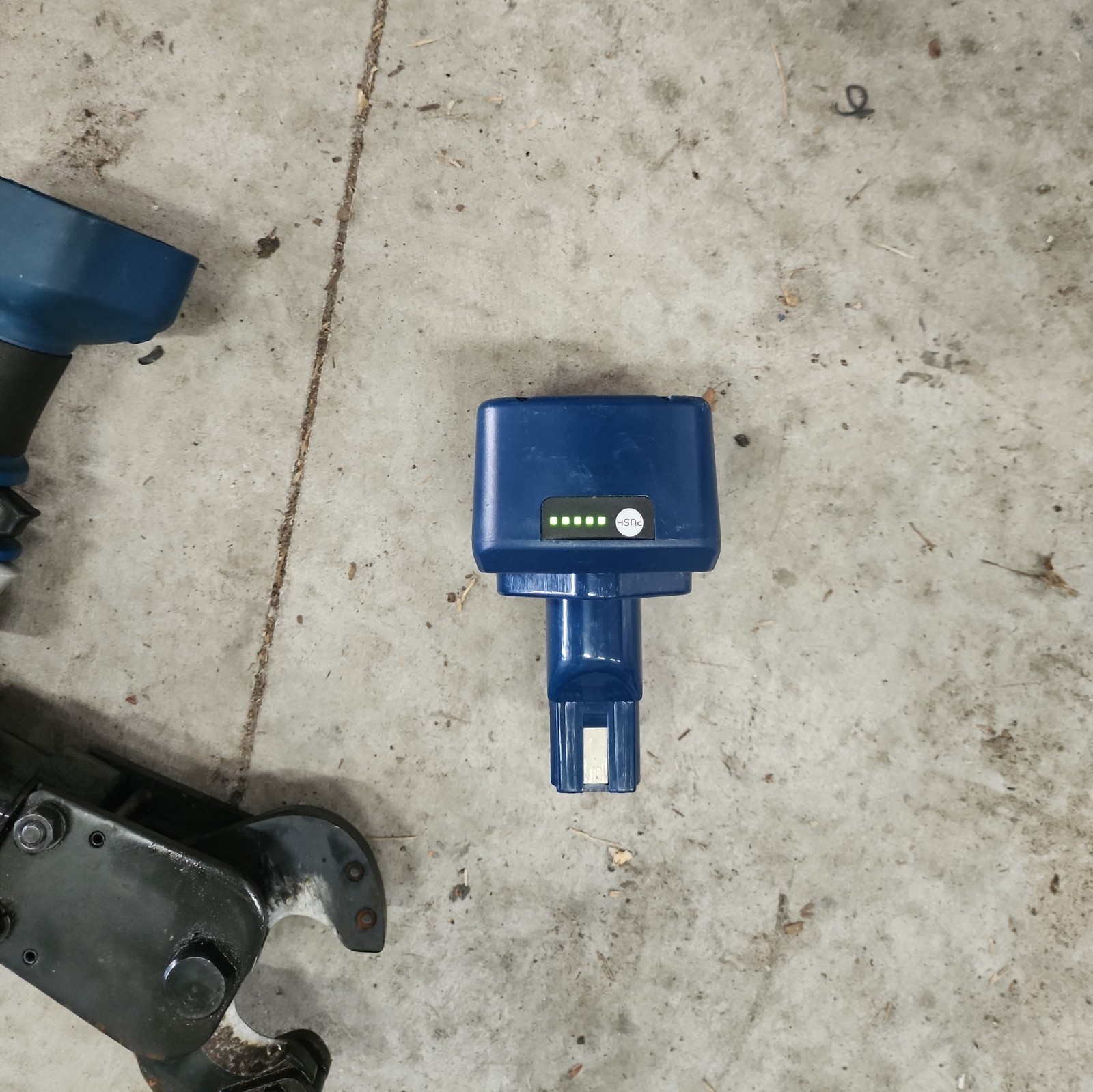 ROBO CUTTER B630Y comes with battery