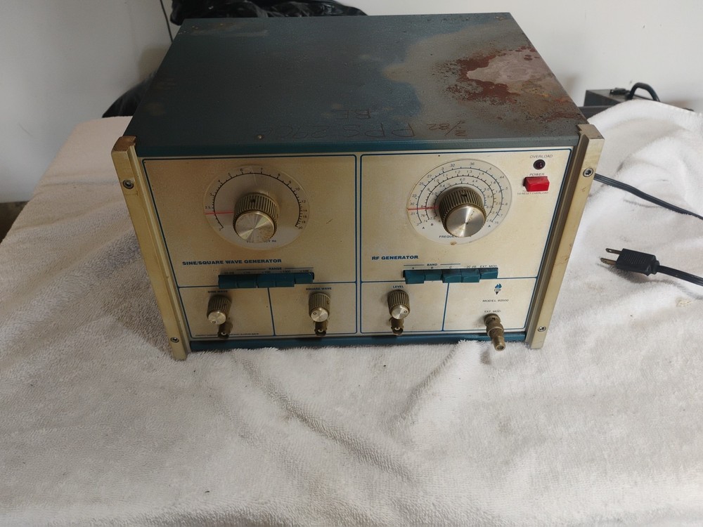 ECI 40500 Signal Generator - Powers On