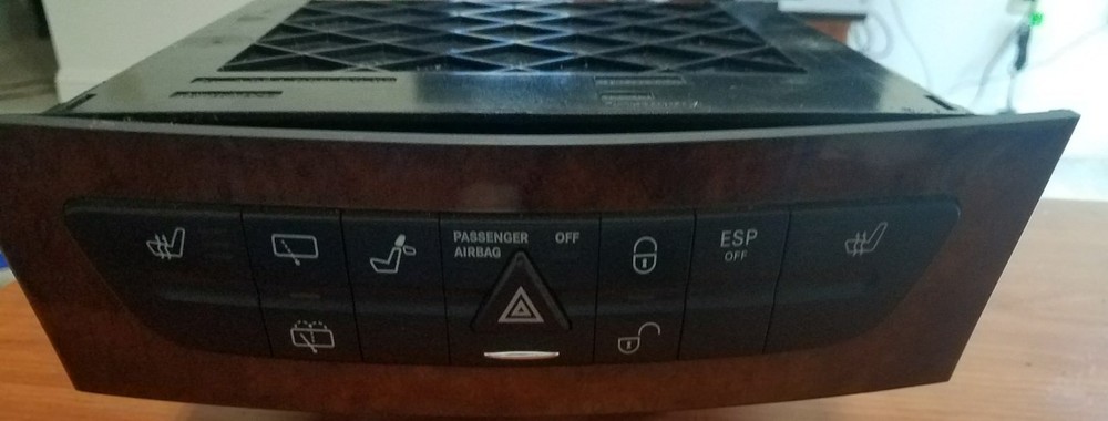2004 Mercedes Benz E320 Wagon CD Changer Heated Seat Switch Used