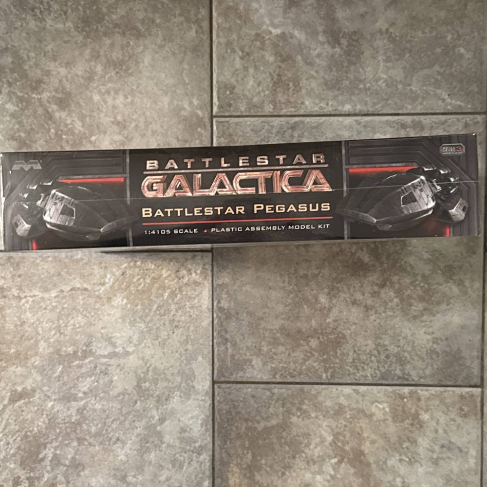 Moebius Models Battlestar Galactica Pegasus 1/4105 Model Kit (931)