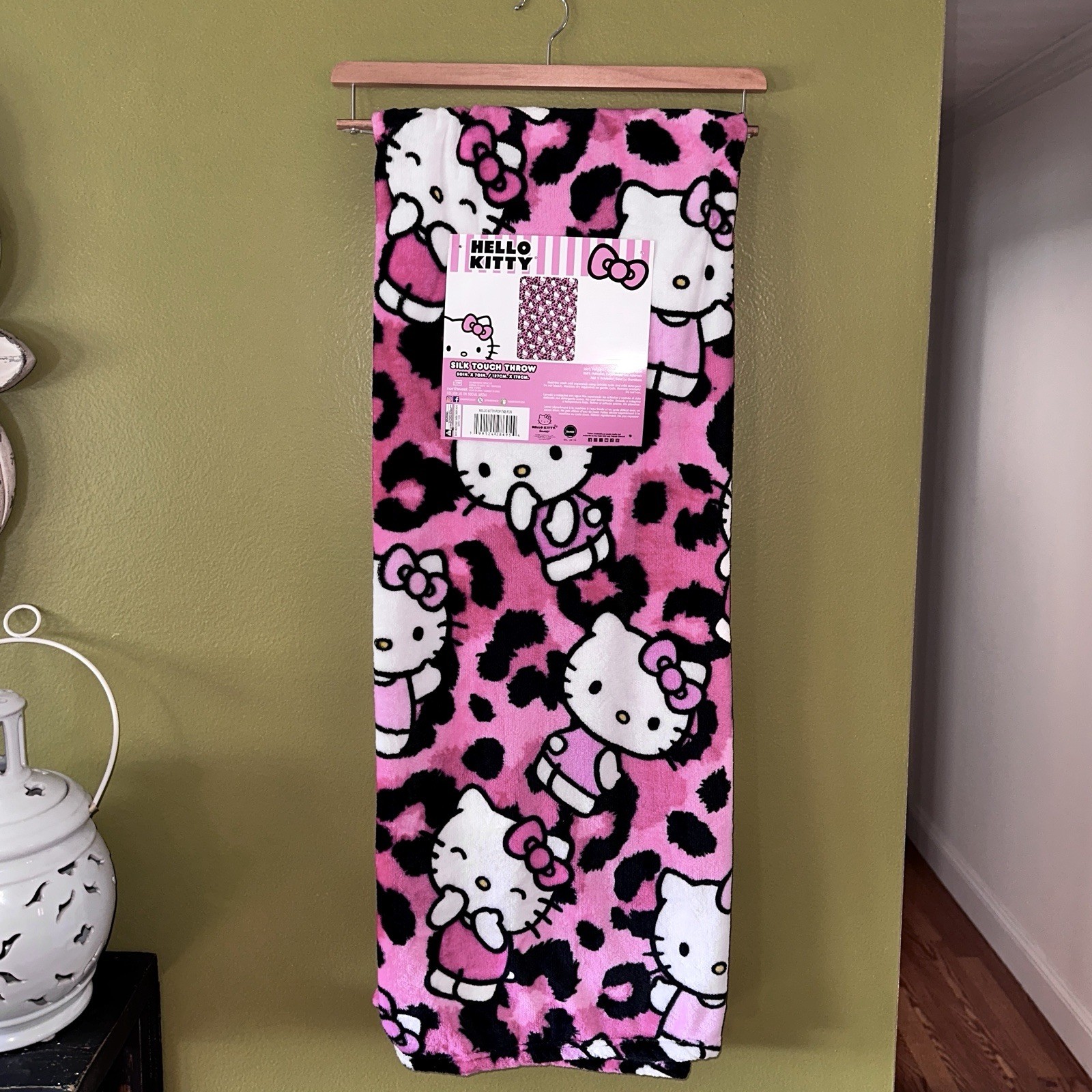 New HELLO KITTY Pink Animal Print Silk Touch Throw Blanket 50x70in Pop Fab Fur