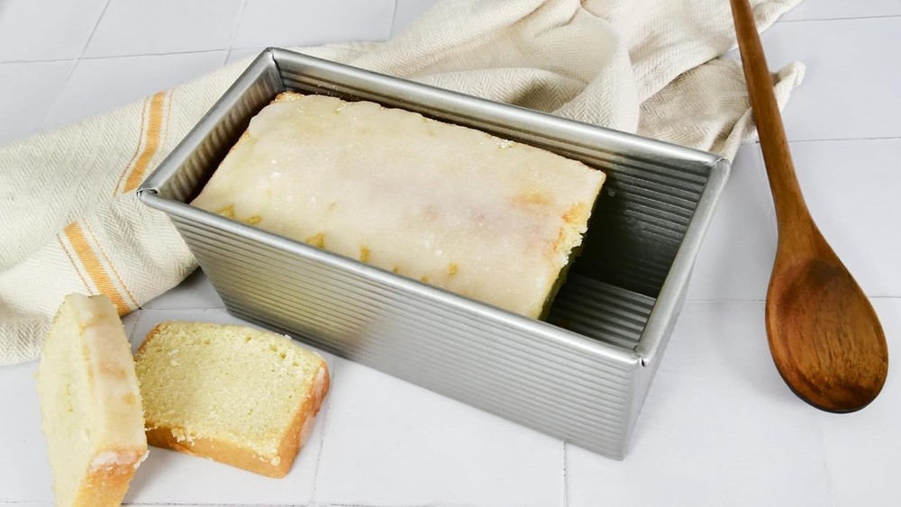 Professional Pullman Loaf Pan, 9x4 Inch, Nonstick Coating