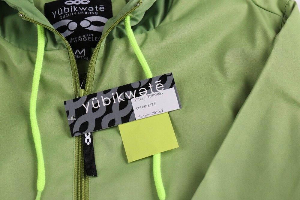 Men’s Lightweight Windbreaker Jacket – Water-Resistant, Packable w/ Drawstring