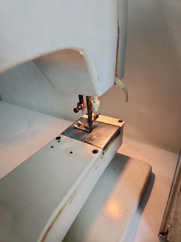 Elna Supermatic Type 62 Sewing Machine Working