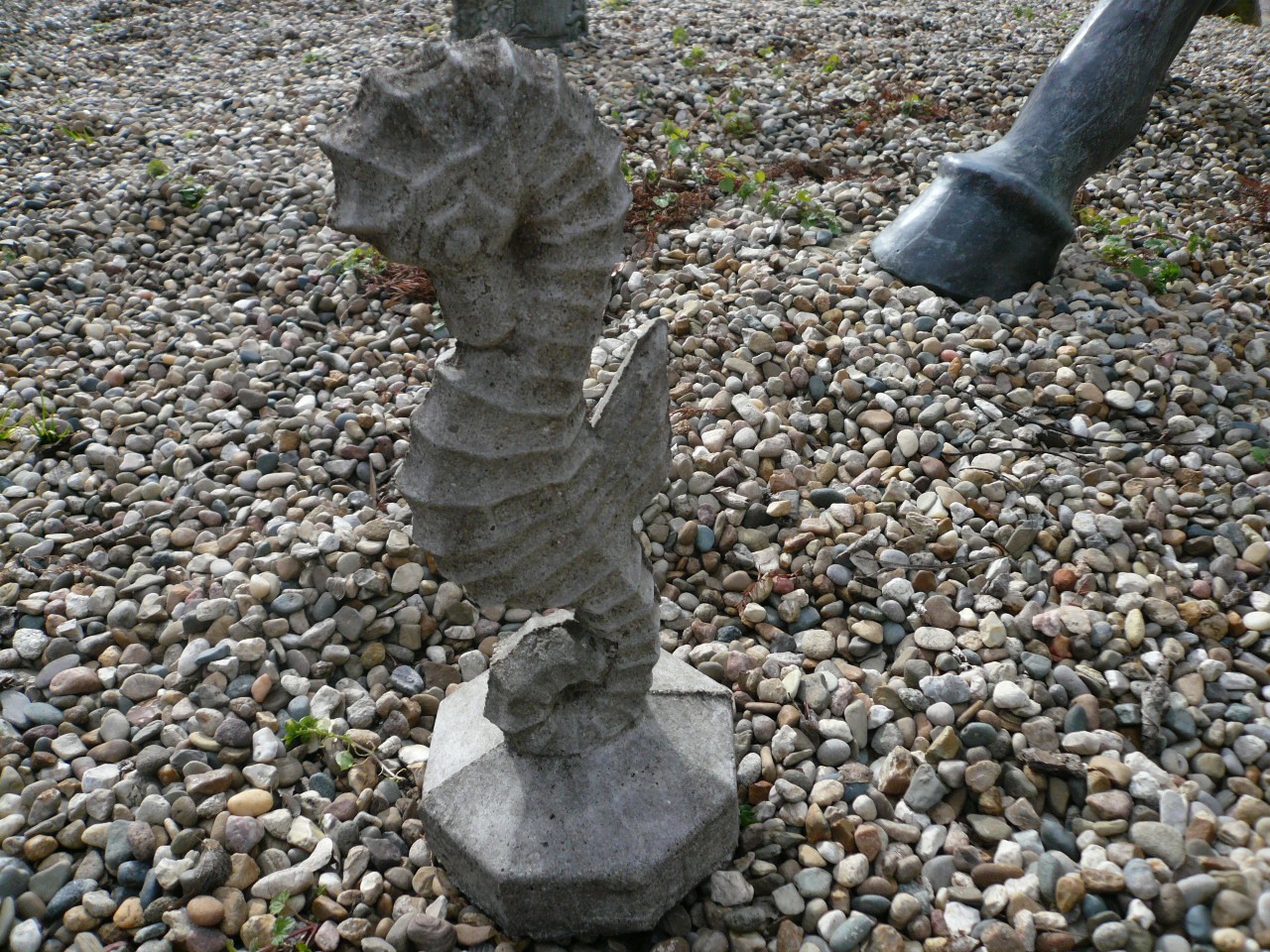 Topper Vintage Cement Concrete Garden Seahorse Statue 11-Inch