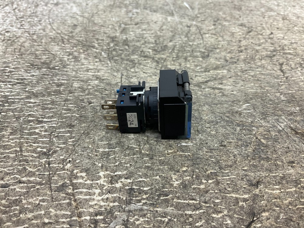 IDEC LB-T10 Green Illuminated Push Button LBT10 (TSC)