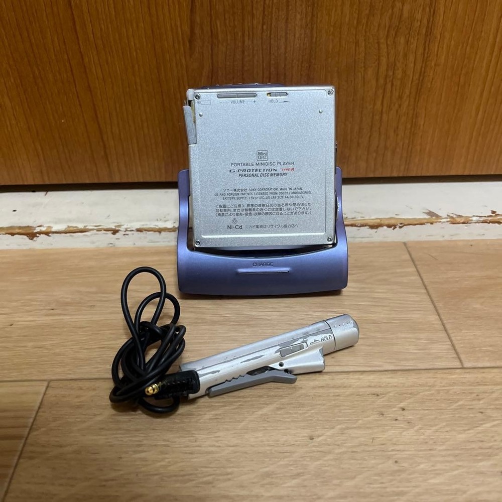 Sony MD Walkman Portable Player MZ-E707 With Stand Controller Untested