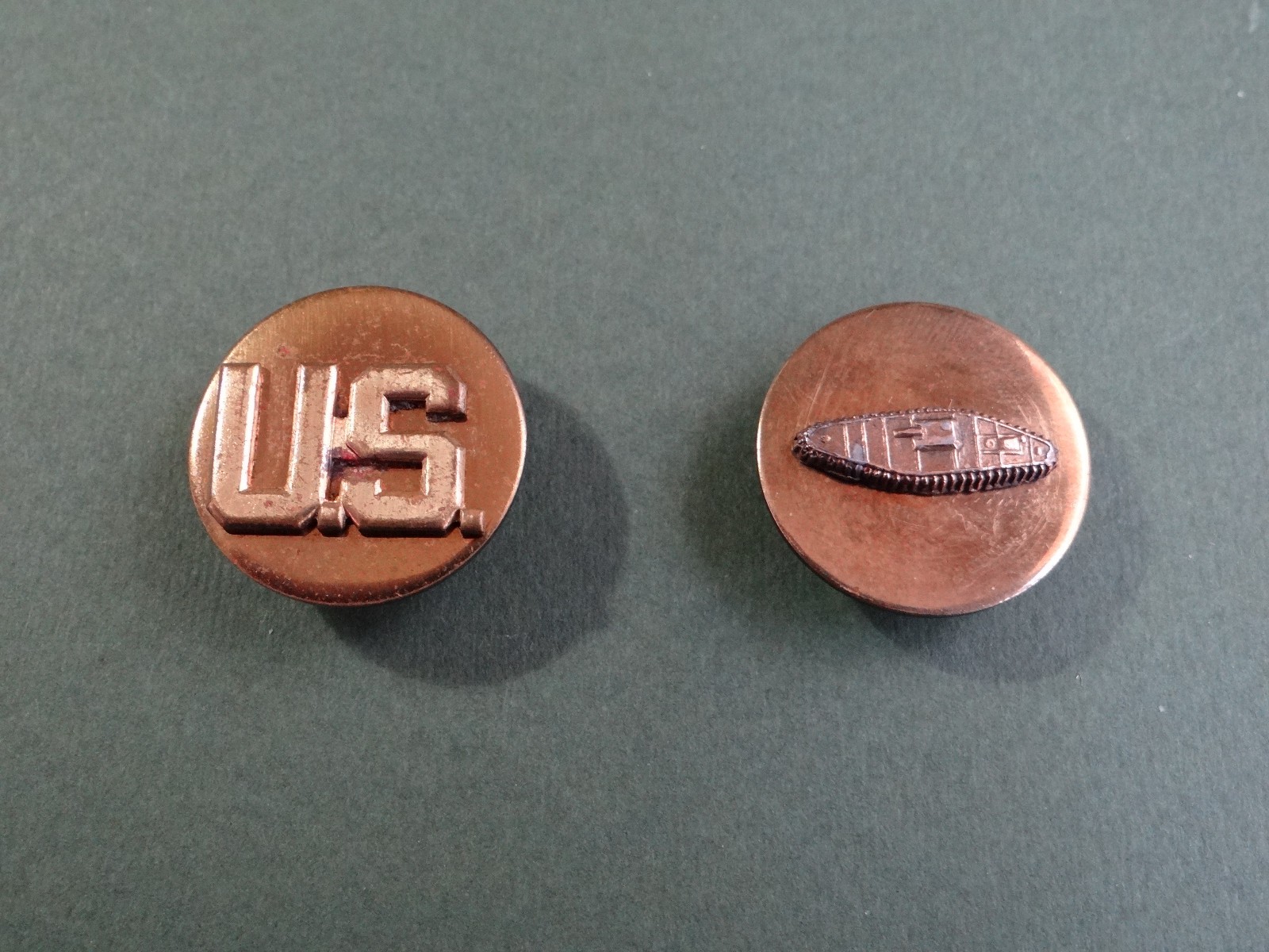 WWII Original Army Armored Enlisted Collar Disc Insignia, Screw Back