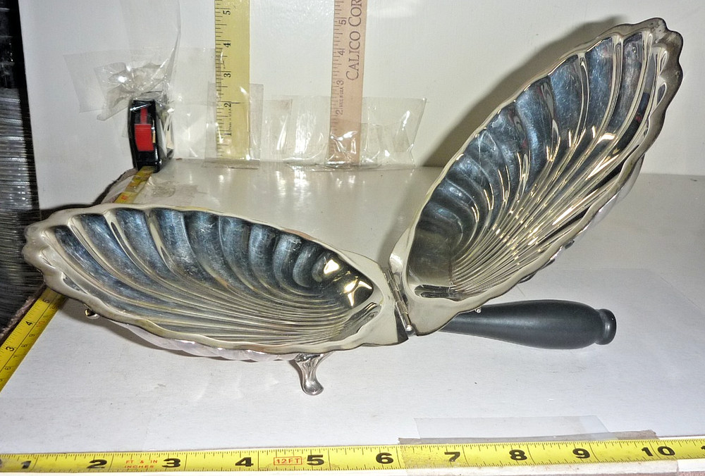 Vtg Oneida Silver Plate Clam Shell Tri-Footed Crumb Catcher/Silent Butler
