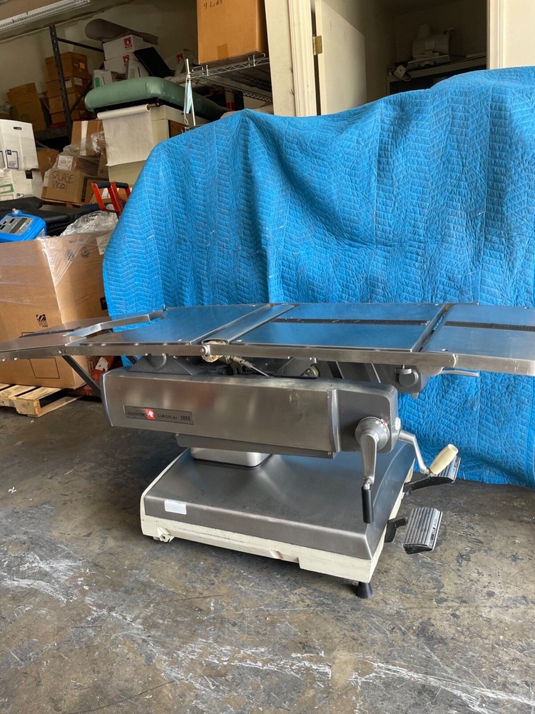 AMSCO 2080 manual surgical table and pads set