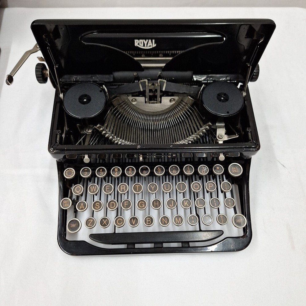 Royal Typewriter Portable with Case Model 0-427931