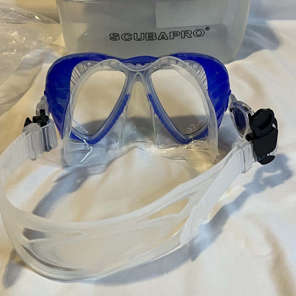 Scubapro Synergy dive mask in blue/silver