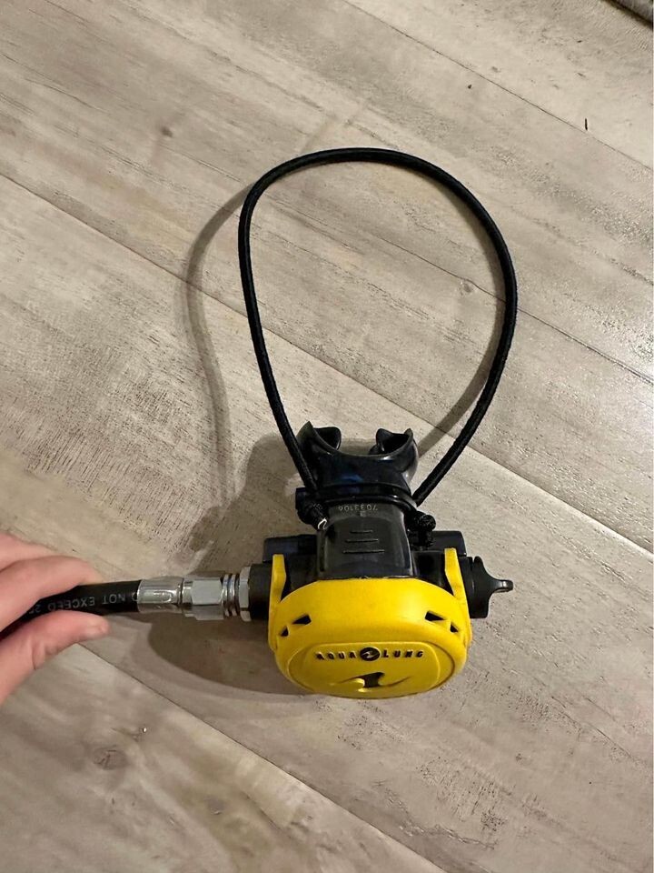 Aqua Lung Titan Dive Scuba Diving Regulator (USED)