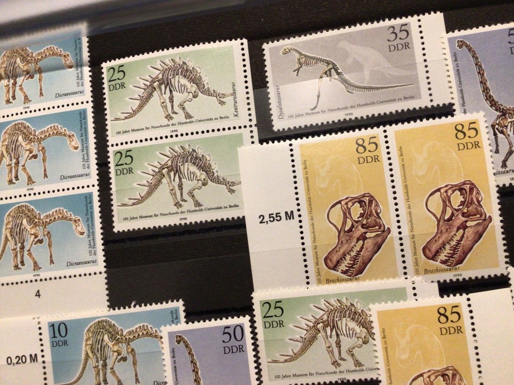 Dinosaur prehistoric skeletons mint never hinged stamps Ref 60849