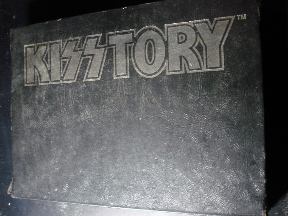 KISS BAND SIGNED AUTOGRAPHED NUMBERED KISSTORY BOOK