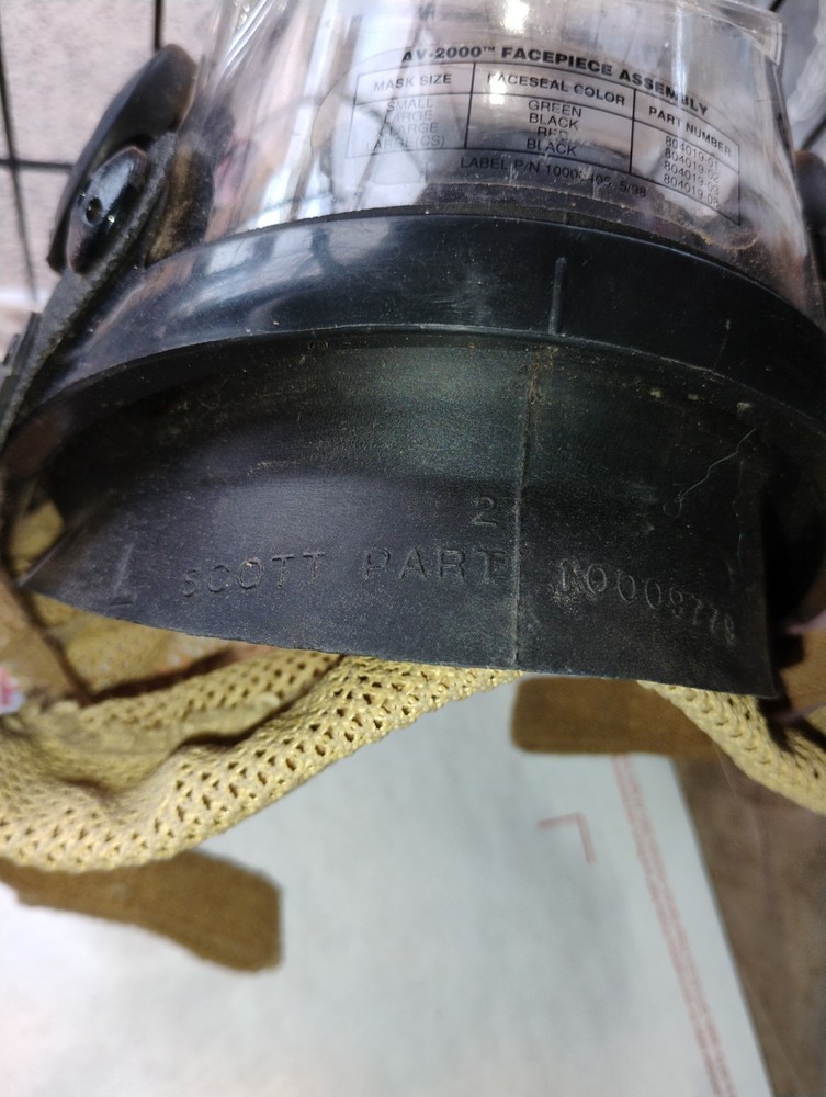 Scott Facepiece Assembly AV-2000 Respirator